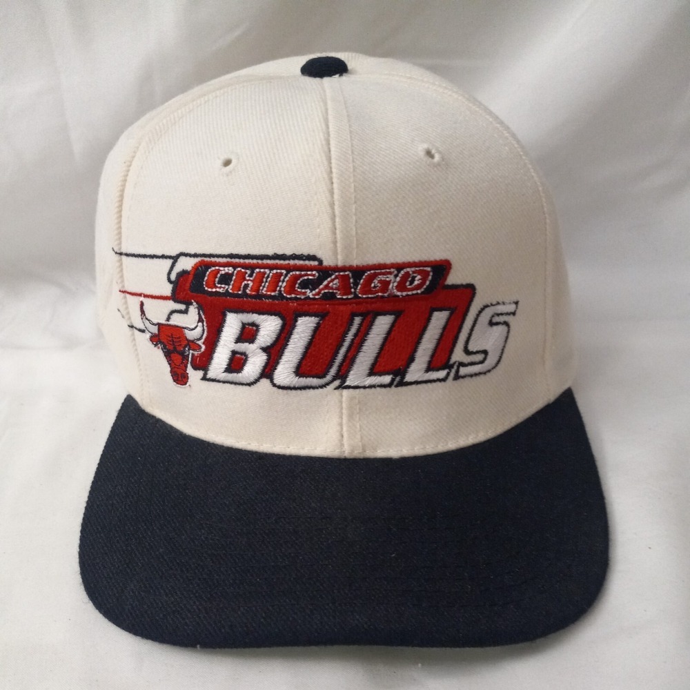 Vintage NBA Chicago Bulls Sports Specialties Wool Script Snapback Hat 3D Jordan
